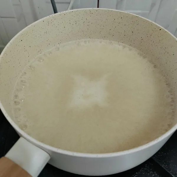 Masak puding hingga mendidih