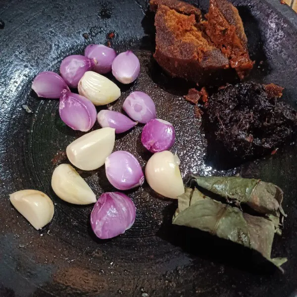 Siapkan bahan terlebih dahulu.