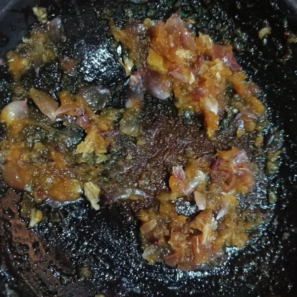 Selanjutnya haluskan untuk bumbu halus.
