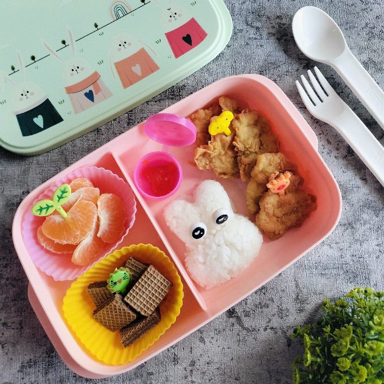Ayam Pop Kids Friendly yang siap disajikan sebagai bekal makan siang