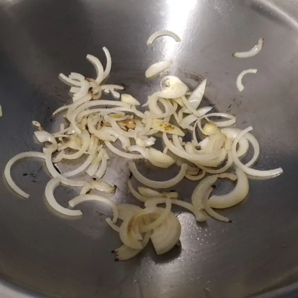 Tumis bombay sampai layu dan harum