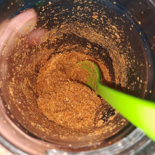 Blender hingga halus seperti ini, dan ebi siap digunakan untuk tambahan penyedap aneka masakan.