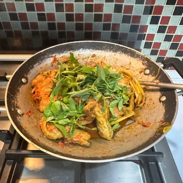 Masukkan kemangi, angkat dan siap sajikan😋