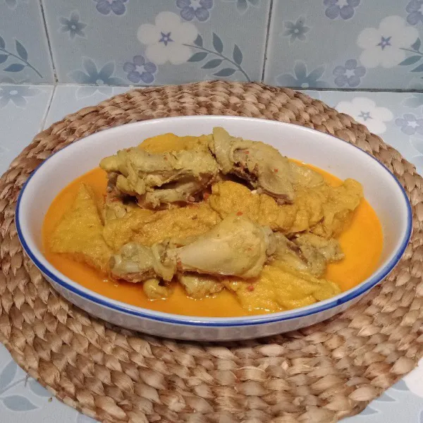 Gulai ayam tahu siap dinikmati