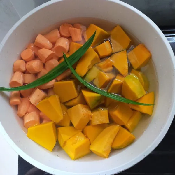 Masak hingga empuk.