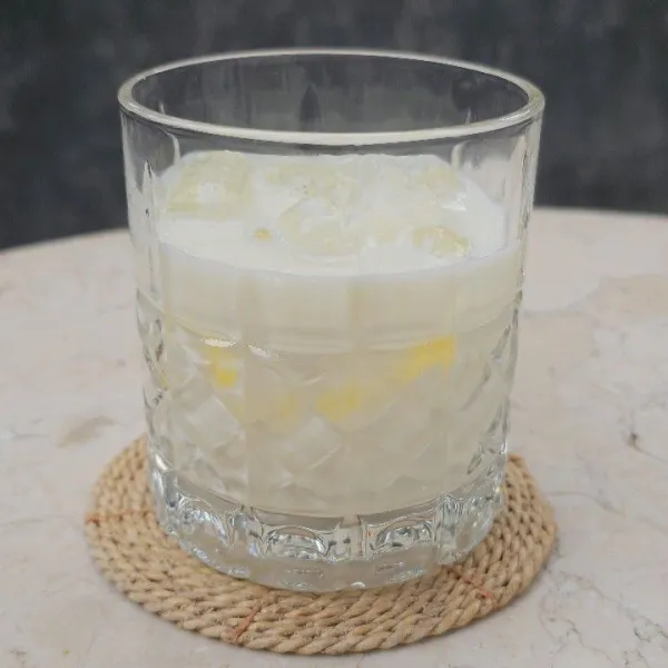 Masukkan 120 ml susu.