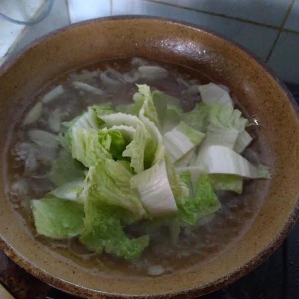 Masukkan sawi putih.