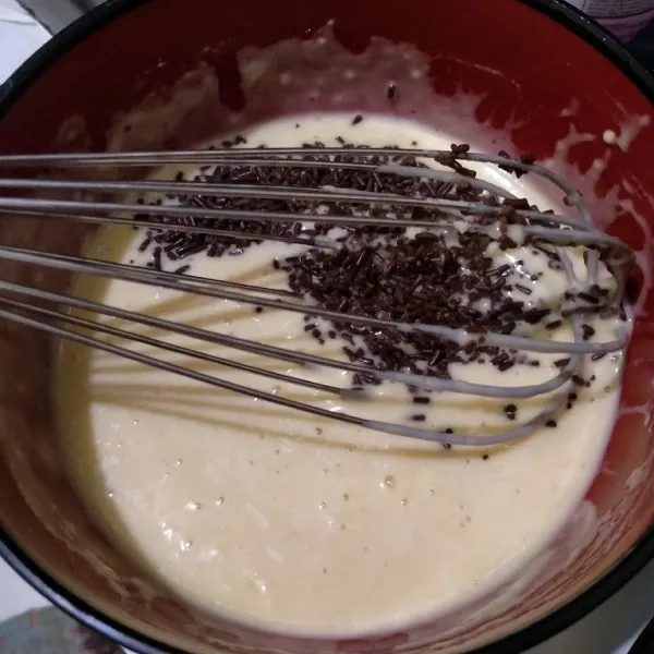 Masukkan Meses aduk rata.