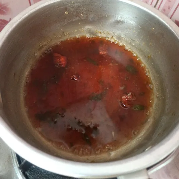 Campur semua bahan cuko masak hingga mendidih.