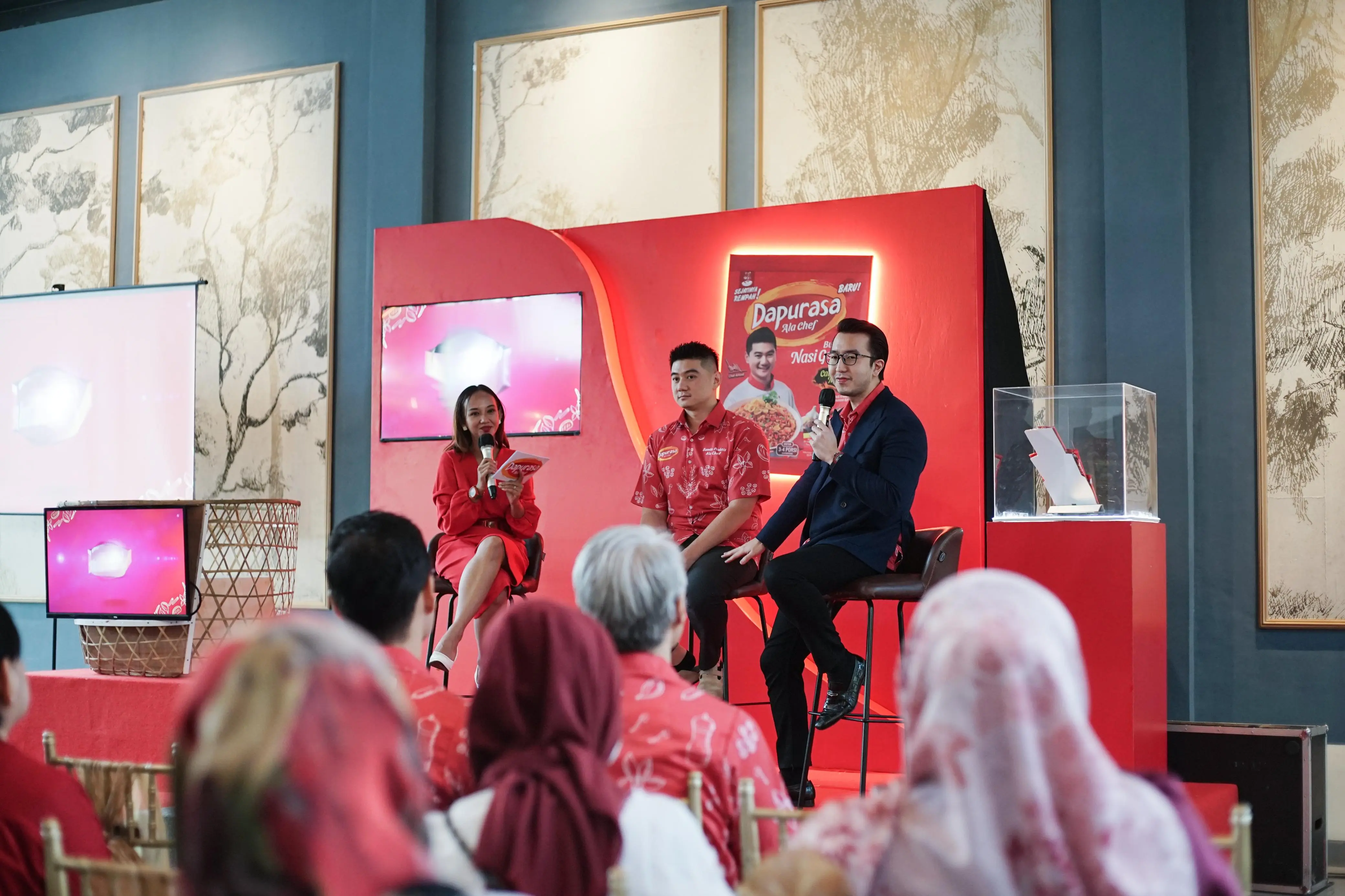 Melihat masalah ini sebagai peluang, Edward Setiawan Joesoef dan Chef Arnold memutuskan untuk berkolaborasi menciptakan solusi berupa Bumbu Masak Praktis. Bumbu Praktis ini diharapkan menjadi hadiah istimewa bagi masyarakat, terutama ibu rumah tangga. Untuk memastikan kualitas, rasa yang enak, dan hasil yang tidak akan gagal, Chef Arnold berkeliling ke berbagai daerah penghasil rempah terbaik di Nusantara untuk meramu Bumbu Praktis ala chef ini.