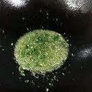 Dengan sisa minyak tumis bumbu hingga bau langu hilang