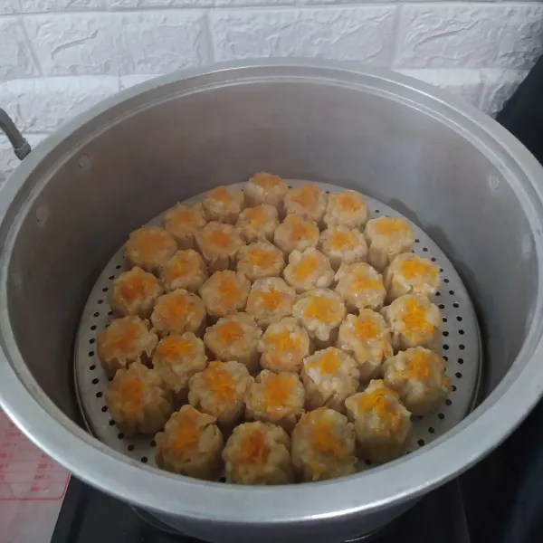Kukus siomay selama 15-20 menit.