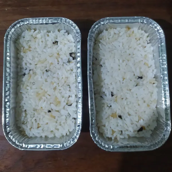 Tata nasi di cup aluminium foil.