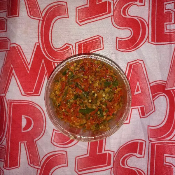 Choper kasar rawit dan bawang goreng