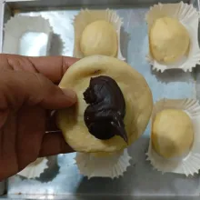 Selay Untuk Roti Ambil satu bagian adonan, lalu pipihkan. Beri isian selai coklat ...