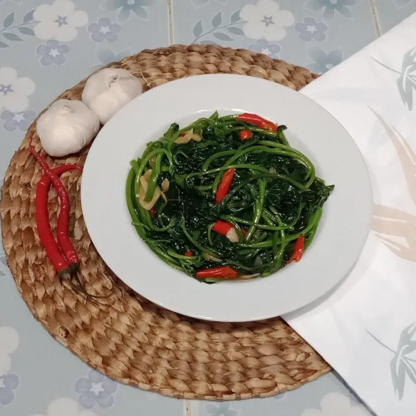 Tumis daun ubi siap dinikmati.