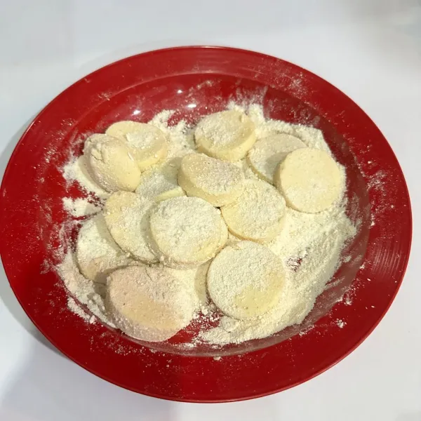 Gulirkan hingga terlumuri semua.