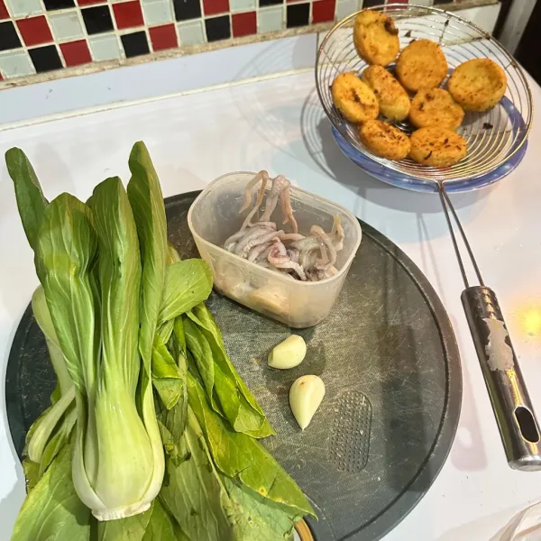 Siapkan bahan lainnya.