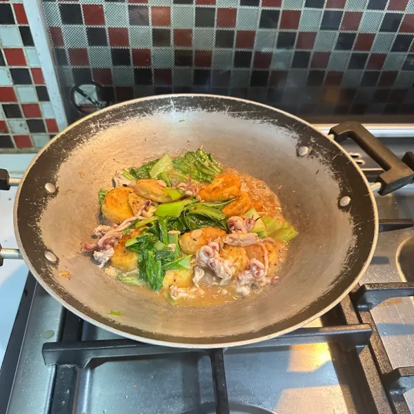 Cek rasa, tambahkan gula garam, angkat dan siap sajikan.