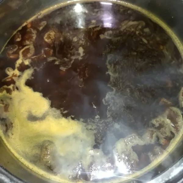 Cuko : masak air dan gula merah hingga gula larut.