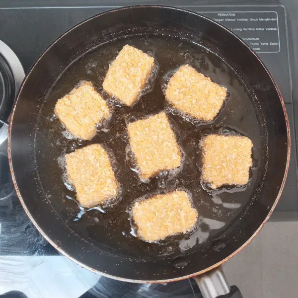 Goreng hingga matang atau kekuningan dengan api sedang cenderung kecil, angkat