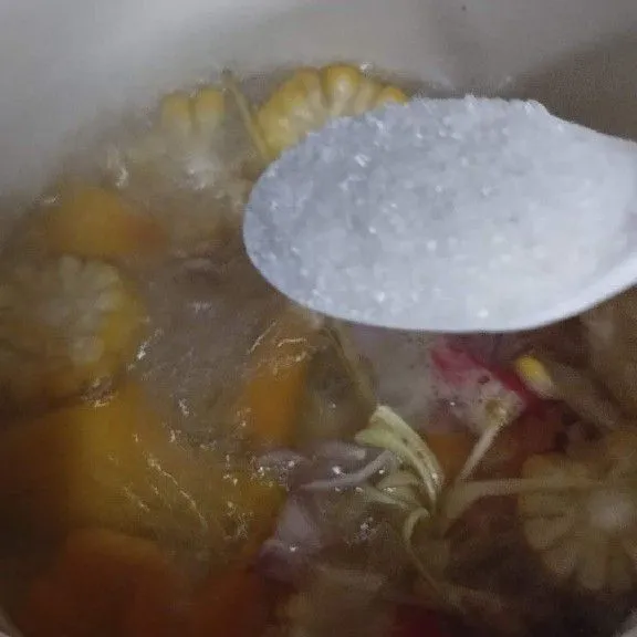 Tambah gula pasir dan garam.