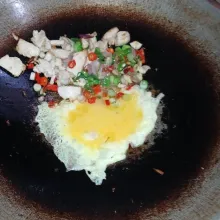 Masukkan telur, buat orak arik.