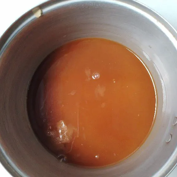 Saring beras kencur dengan kain penyaring. Pindahkan dalam cangkir untuk menyajikan, hidangkan. Jika suka, bisa ditambahkan es batu.