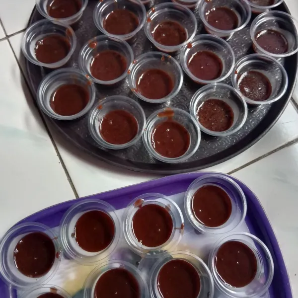 Tuang ke dalam cup sebanyak 1 sendok sayur