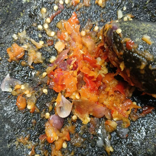 Ulek kasar atau halus sesuai selera.