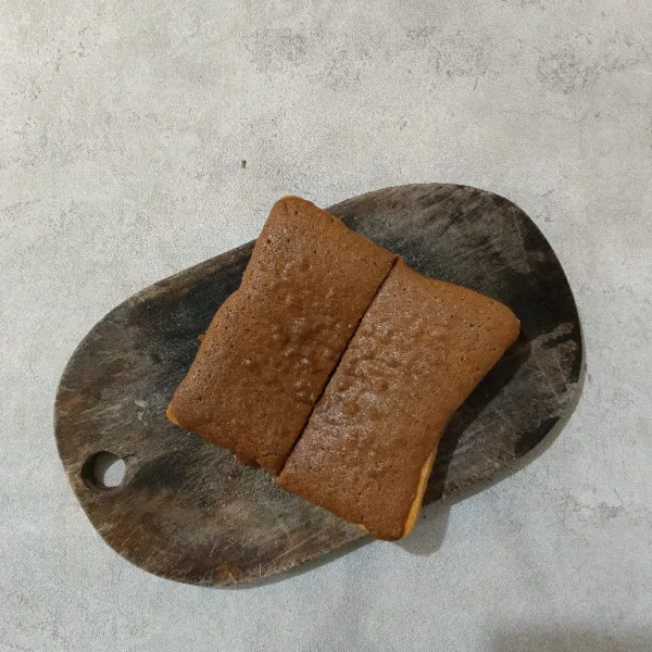 Potong roti sesuai selera. Siap disajikan.