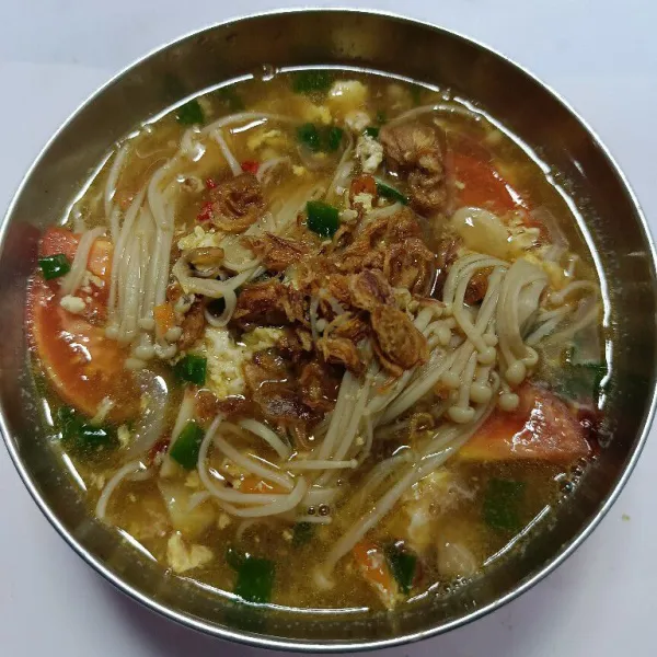 Pindahkan masakan ke dalam mangkuk. Taburkan bawang goreng, siap disajikan!