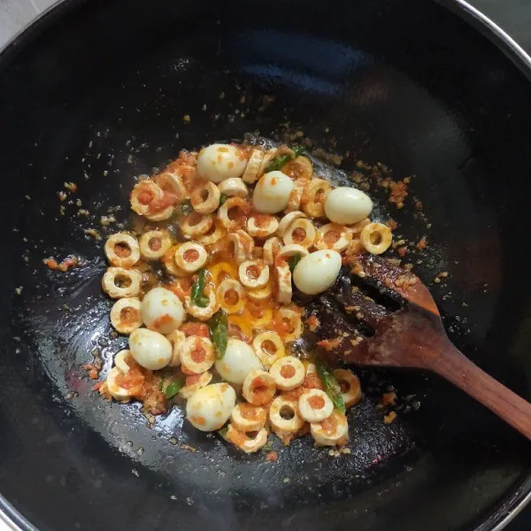 Aduk rata dan masak hingga matang.