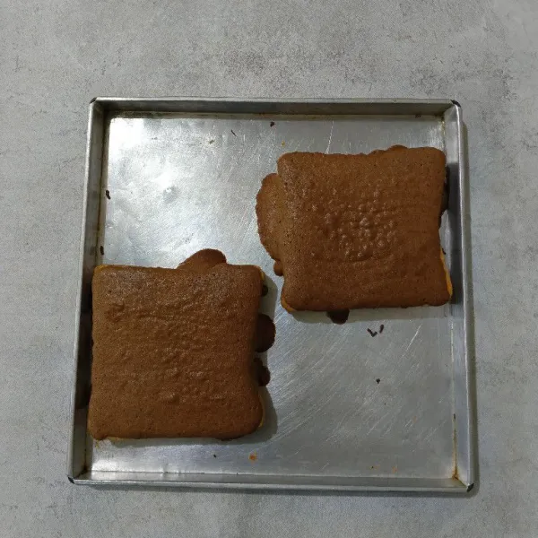 Setelah matang keluarkan dari oven, biarkan suhu ruang.