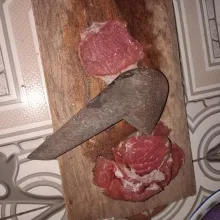 Cuci bersih daging, iris aga tipis kemudian dipukul-pukul pelan pake ulekan hingga aga pipih.