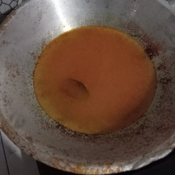Didihkan air + bumbu halus + daun jeruk + garam micin dan gula