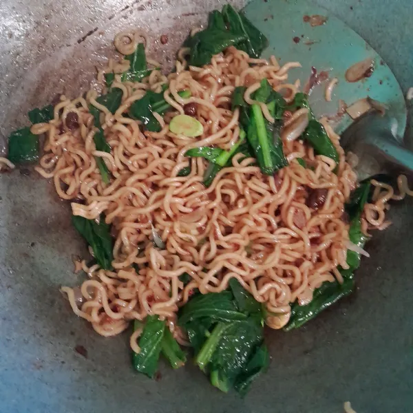 Aduk sampai tercampur rata, tes rasa, siap disajikan