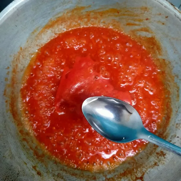 Masukkan cuka.