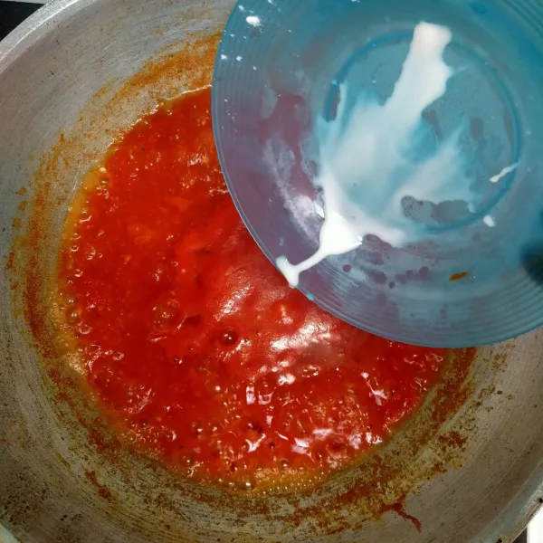 Masukkan larutan maizena, masak hingga mengental dan siap digunakan!