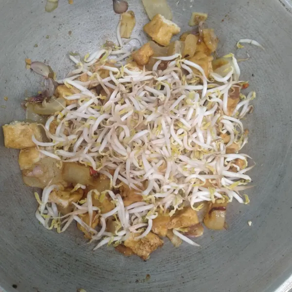 Masukkan tauge