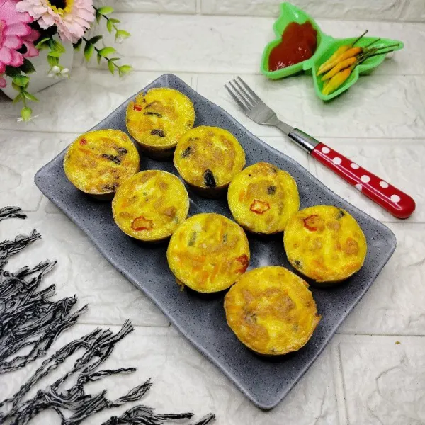 Tata di piring dan sajikan hangat.