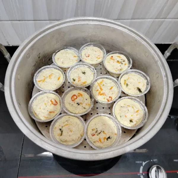 Setelah itu kukus selama 25 menit atau hingga matang. Angkat.