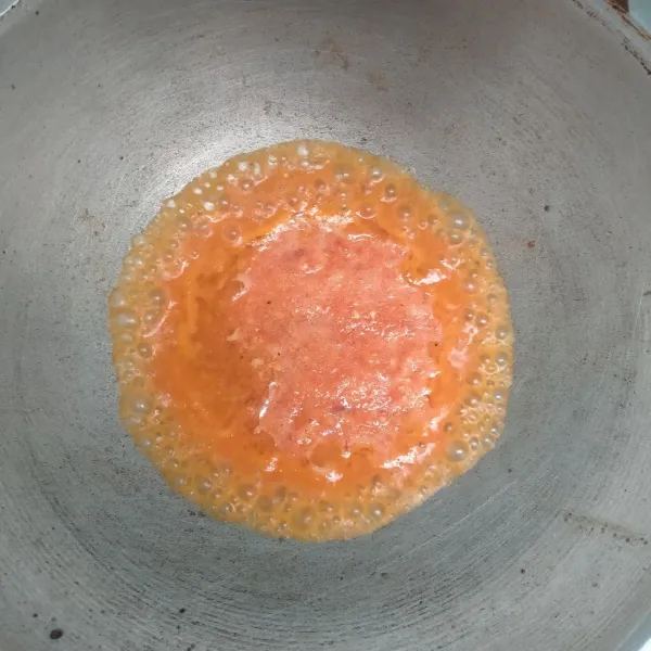 Tumis bumbu halus.