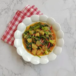 Tumis Kangkung Kikil Pedas
