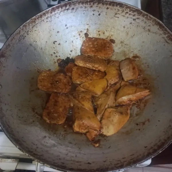 Masak hingga bumbu menyerap