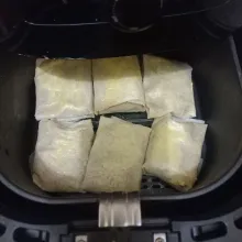 Olesi dengan margarin di kedua sisinya, kemudian panggang hingga matang.