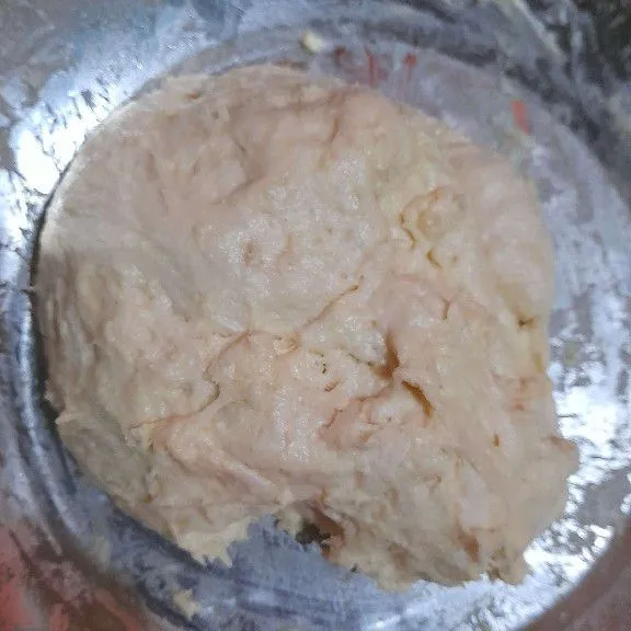 Diamkan adonan selama 30 menit hingga mengembang