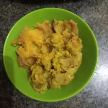 Kupas ubi dan haluskan.