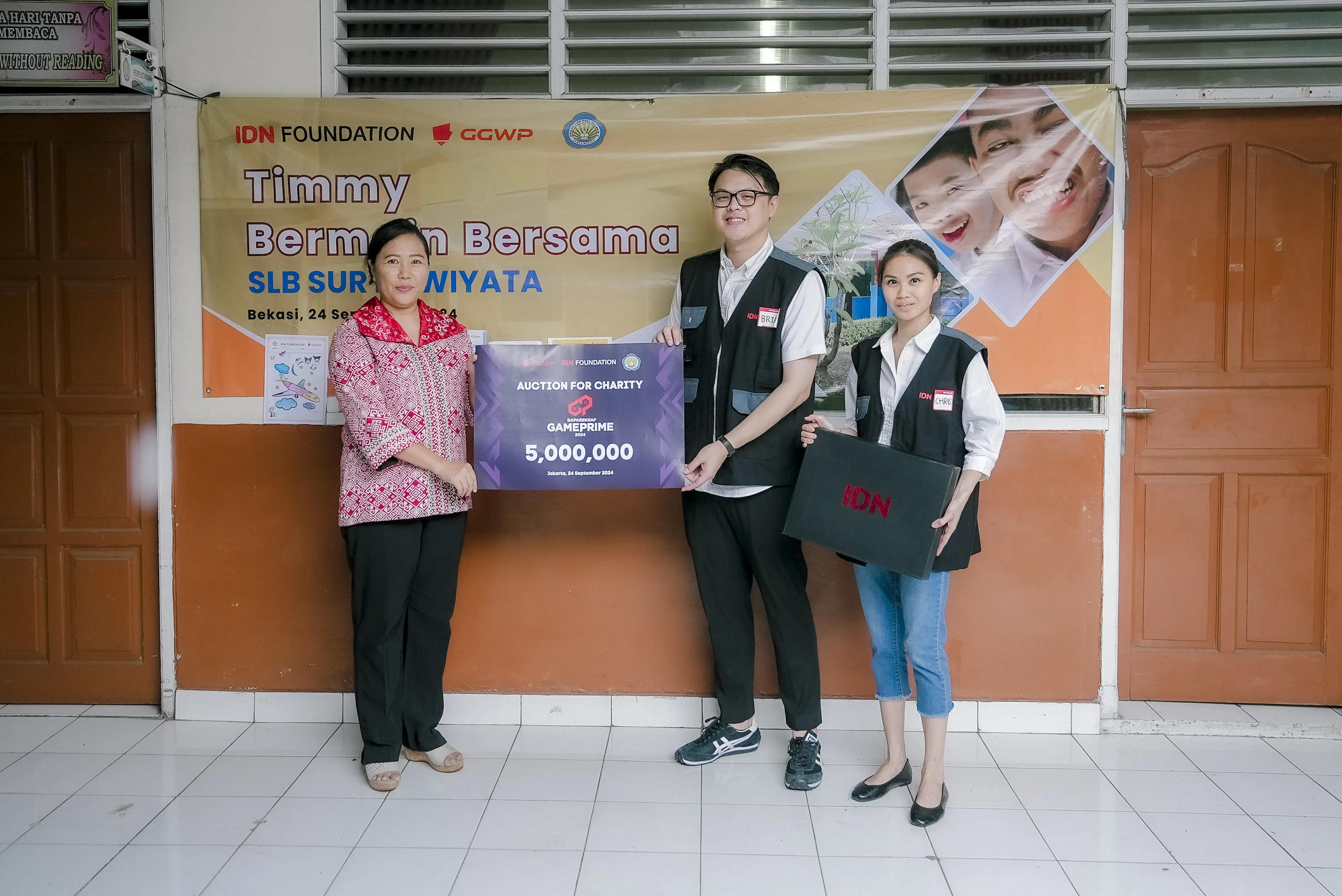 SLB B C Surya Wiyata, yang menampung sekitar 40 siswa dengan berbagai kebutuhan khusus seperti tuna rungu, tuna grahita, dan autisme, menjadi fokus dari program ini. Melalui interaksi langsung dan permainan bersama, tim GGWP dan IDN berhasil menciptakan momen kebahagiaan dan kebersamaan yang bermanfaat bagi siswa. Salah satu aktivitas yang mereka lakukan adalah bermain Mobile Legends bersama para siswa, menunjukkan bagaimana game dapat menjadi sarana positif dalam mendukung perkembangan anak-anak dengan kebutuhan khusus.