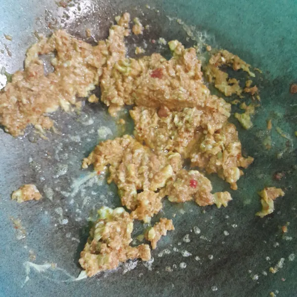 Pecahkan telur lalu orak-arik